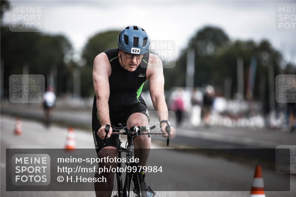 16.08.2026 - KN Förde Triathlon 2026 H.Heesch http://msf.ph/oto/9979984 16.08.2026 11:37:24 Radfahren 413, 424 meine-sportfotos.de
