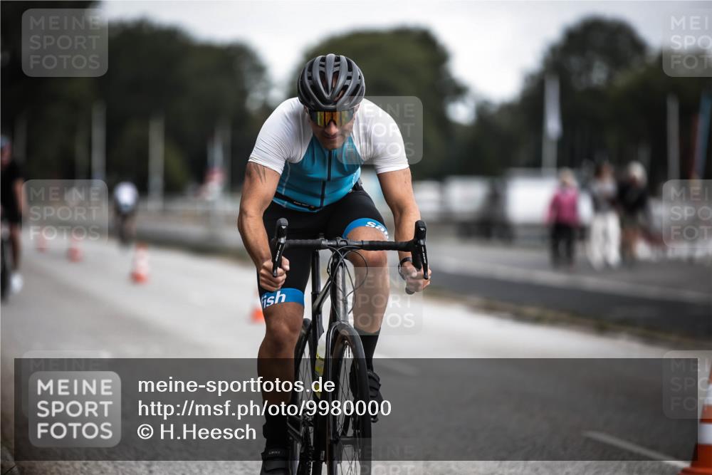 16.08.2026 - KN Förde Triathlon 2026 H.Heesch http://msf.ph/oto/9980000 16.08.2026 11:37:27 Radfahren 374, 413, 424 meine-sportfotos.de