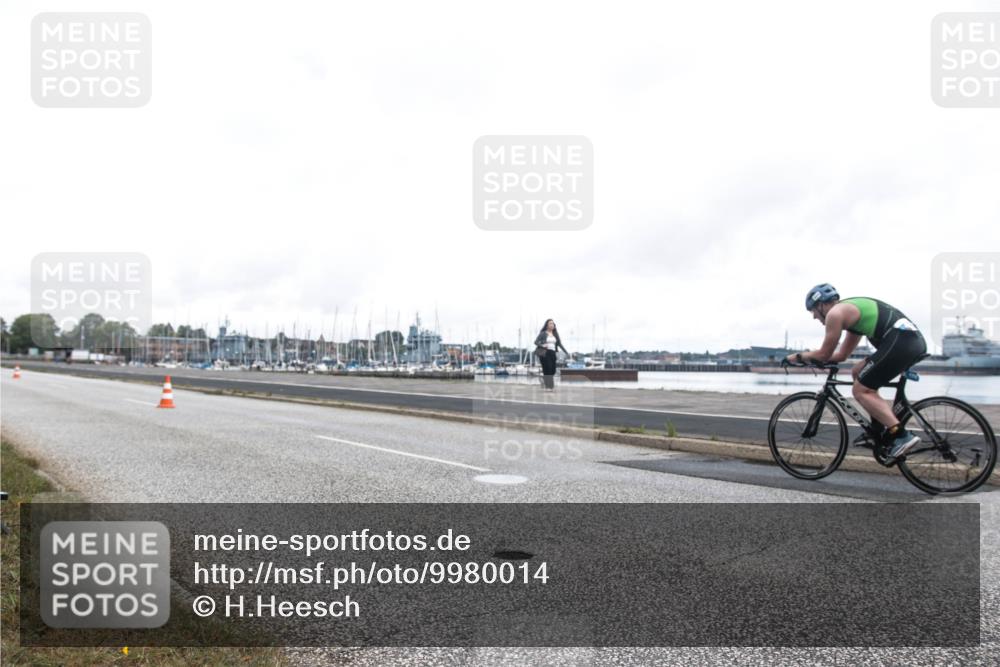 16.08.2026 - KN Förde Triathlon 2026 H.Heesch http://msf.ph/oto/9980014 16.08.2026 11:21:30 Radfahren 348, 352, 394 meine-sportfotos.de