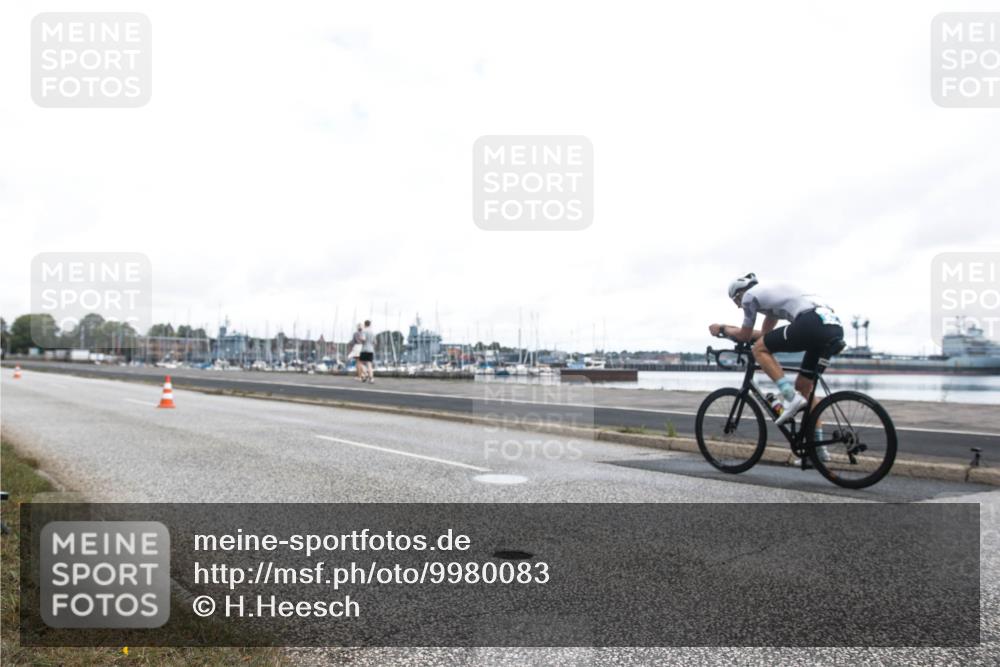 16.08.2026 - KN Förde Triathlon 2026 H.Heesch http://msf.ph/oto/9980083 16.08.2026 11:22:57 Radfahren 327, 388, 439 meine-sportfotos.de