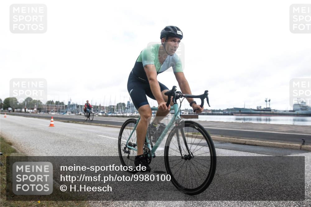 16.08.2026 - KN Förde Triathlon 2026 H.Heesch http://msf.ph/oto/9980100 16.08.2026 11:23:25 Radfahren 316, 370, 379, 395 meine-sportfotos.de