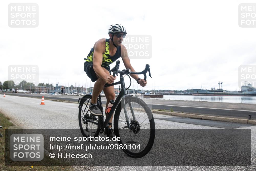 16.08.2026 - KN Förde Triathlon 2026 H.Heesch http://msf.ph/oto/9980104 16.08.2026 11:23:38 Radfahren 320, 364, 410, 421 meine-sportfotos.de