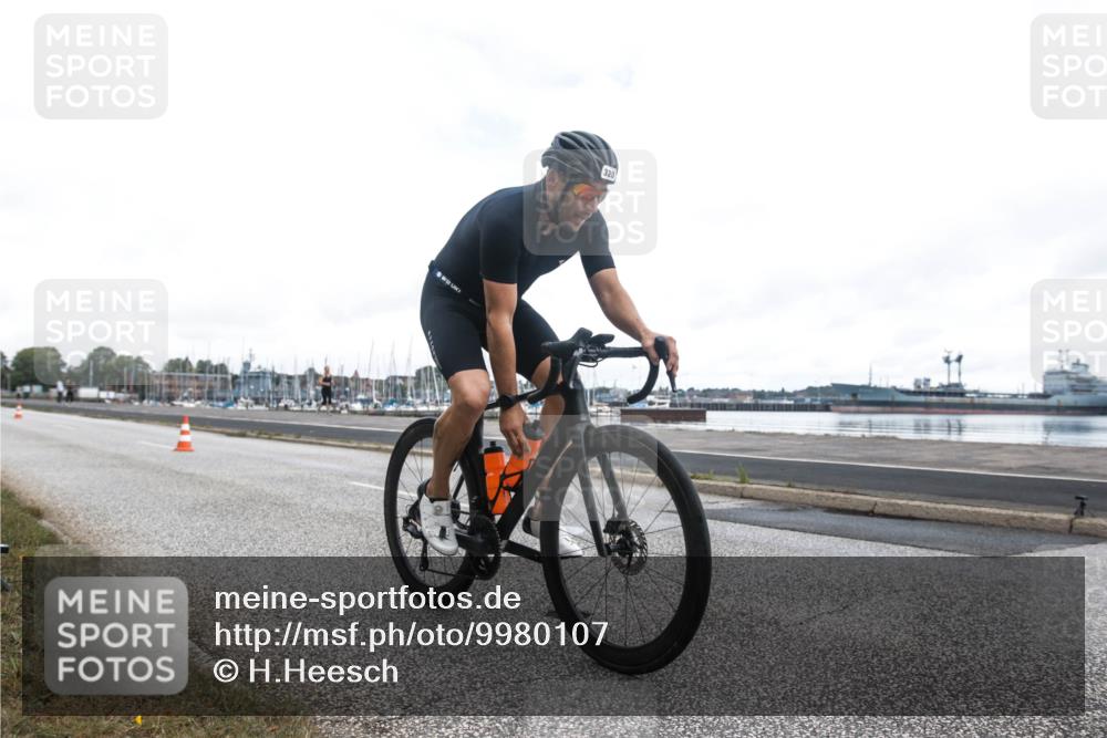 16.08.2026 - KN Förde Triathlon 2026 H.Heesch http://msf.ph/oto/9980107 16.08.2026 11:23:40 Radfahren 320, 364, 421 meine-sportfotos.de