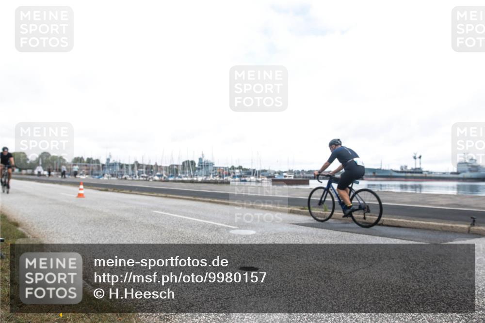 16.08.2026 - KN Förde Triathlon 2026 H.Heesch http://msf.ph/oto/9980157 16.08.2026 11:24:57 Radfahren 322, 358, 360, 363, 406 meine-sportfotos.de
