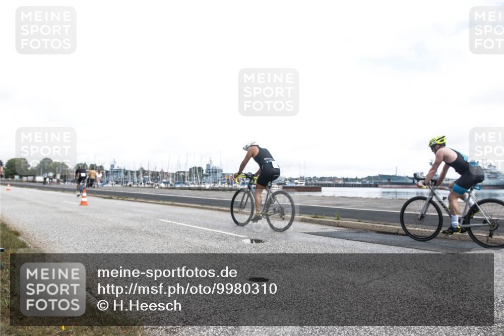 16.08.2026 - KN Förde Triathlon 2026 H.Heesch http://msf.ph/oto/9980310 16.08.2026 11:27:25 Radfahren 346, 437 meine-sportfotos.de