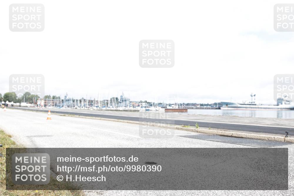 16.08.2026 - KN Förde Triathlon 2026 H.Heesch http://msf.ph/oto/9980390 16.08.2026 11:28:31 Radfahren 353, 402 meine-sportfotos.de