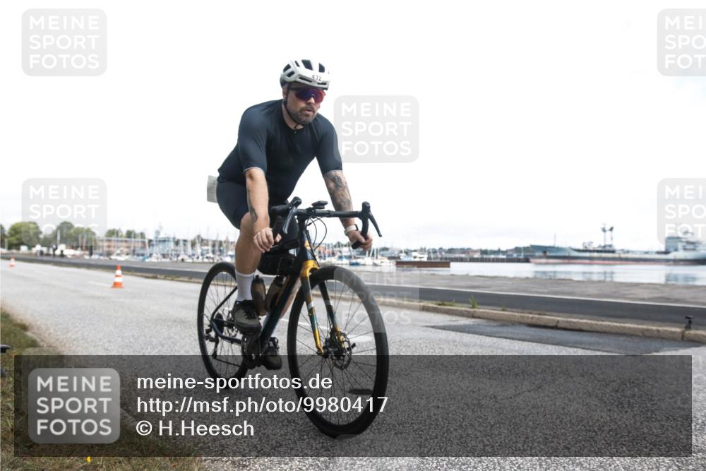 16.08.2026 - KN Förde Triathlon 2026 H.Heesch http://msf.ph/oto/9980417 16.08.2026 11:29:07 Radfahren 329, 377, 429, 432 meine-sportfotos.de