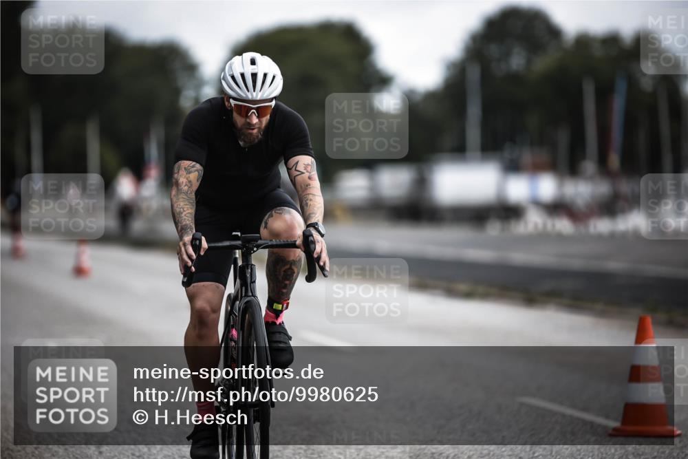 16.08.2026 - KN Förde Triathlon 2026 H.Heesch http://msf.ph/oto/9980625 16.08.2026 11:46:37 Radfahren  meine-sportfotos.de