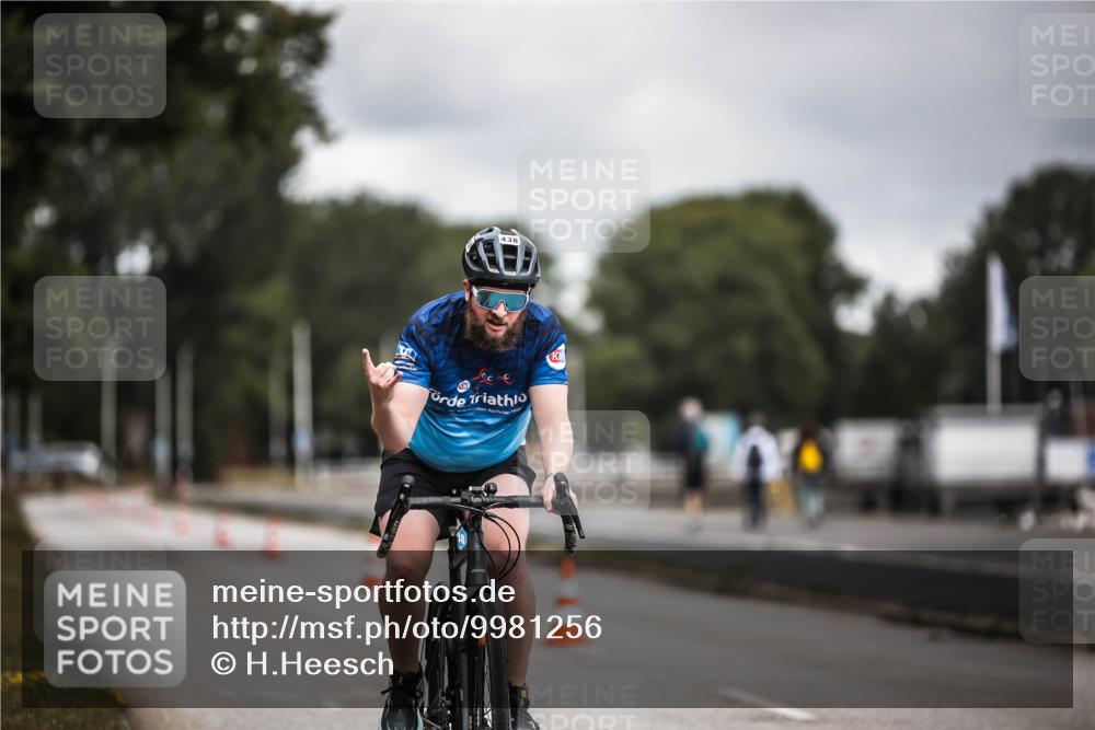 16.08.2026 - KN Förde Triathlon 2026 H.Heesch http://msf.ph/oto/9981256 16.08.2026 11:56:35 Radfahren  meine-sportfotos.de
