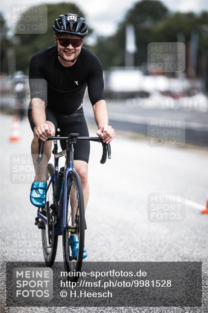16.08.2026 - KN Förde Triathlon 2026 H.Heesch http://msf.ph/oto/9981528 16.08.2026 12:48:16 Radfahren 513 meine-sportfotos.de