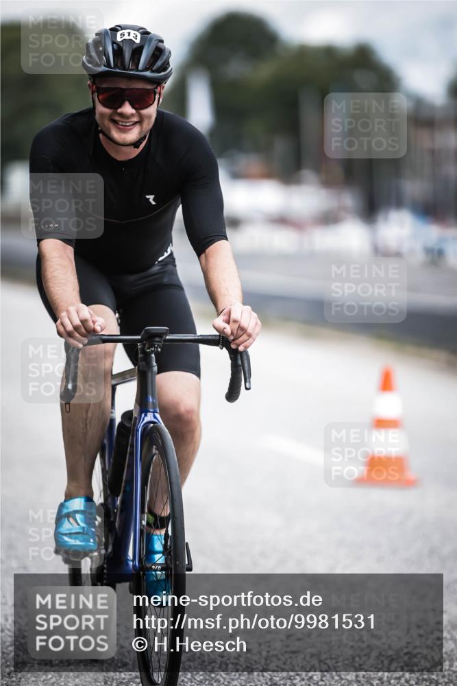 16.08.2026 - KN Förde Triathlon 2026 H.Heesch http://msf.ph/oto/9981531 16.08.2026 12:48:16 Radfahren 513 meine-sportfotos.de