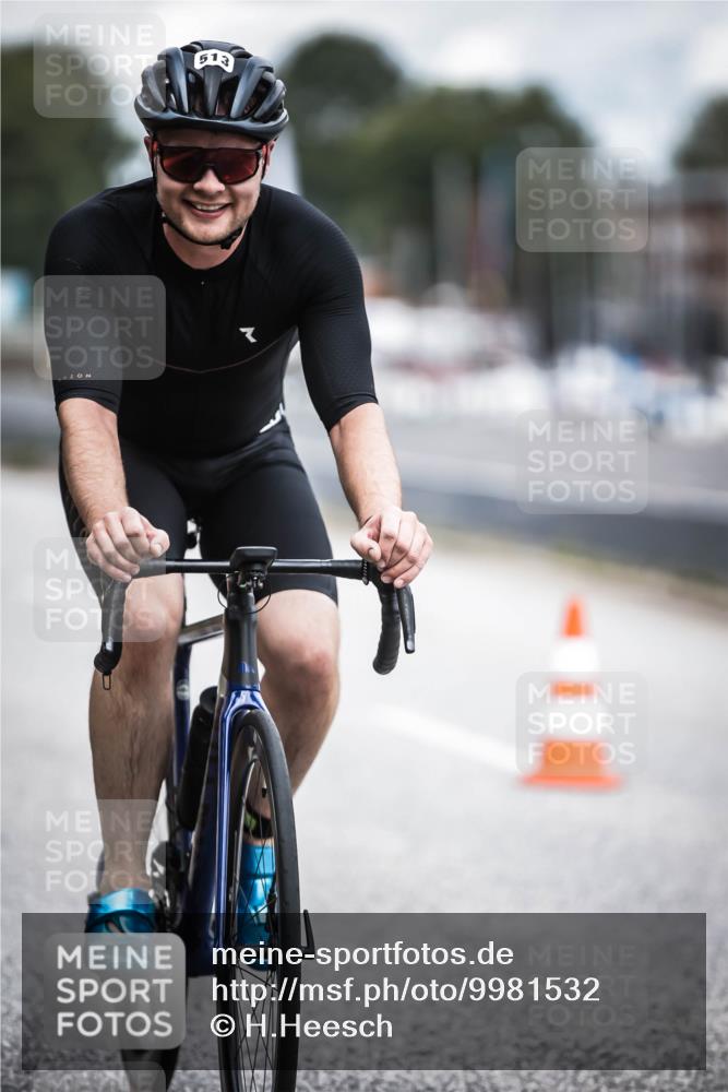 16.08.2026 - KN Förde Triathlon 2026 H.Heesch http://msf.ph/oto/9981532 16.08.2026 12:48:17 Radfahren 513 meine-sportfotos.de