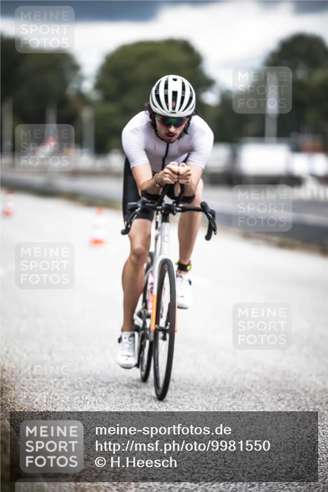 16.08.2026 - KN Förde Triathlon 2026 H.Heesch http://msf.ph/oto/9981550 16.08.2026 12:48:40 Radfahren 506, 514, 523, 526 meine-sportfotos.de