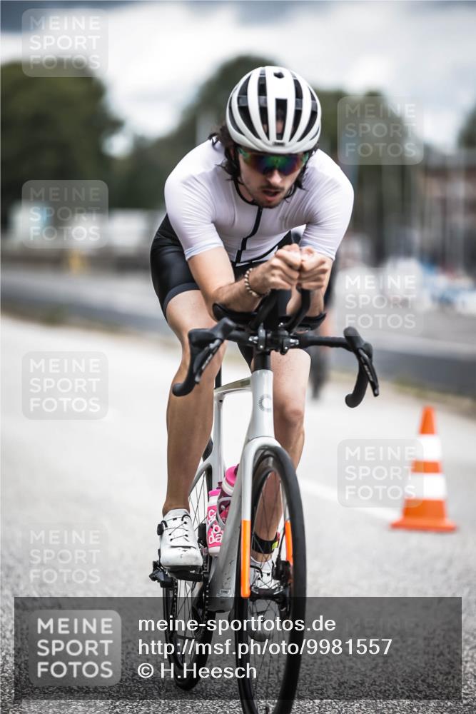 16.08.2026 - KN Förde Triathlon 2026 H.Heesch http://msf.ph/oto/9981557 16.08.2026 12:48:40 Radfahren 506, 514, 523, 526 meine-sportfotos.de