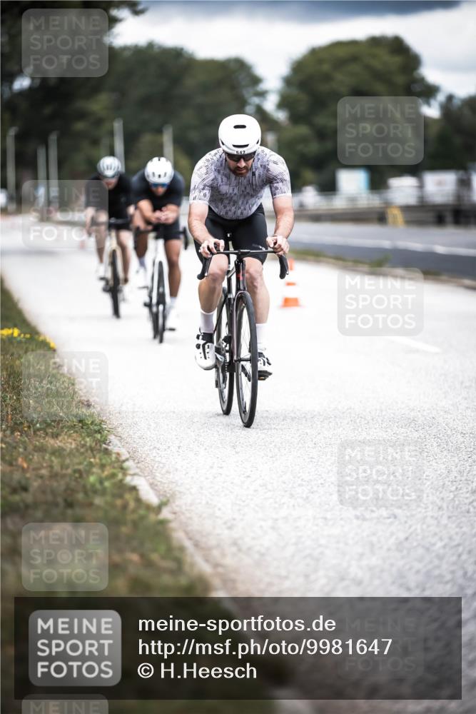 16.08.2026 - KN Förde Triathlon 2026 H.Heesch http://msf.ph/oto/9981647 16.08.2026 12:49:35 Radfahren 501, 540, 542, 543, 551 meine-sportfotos.de