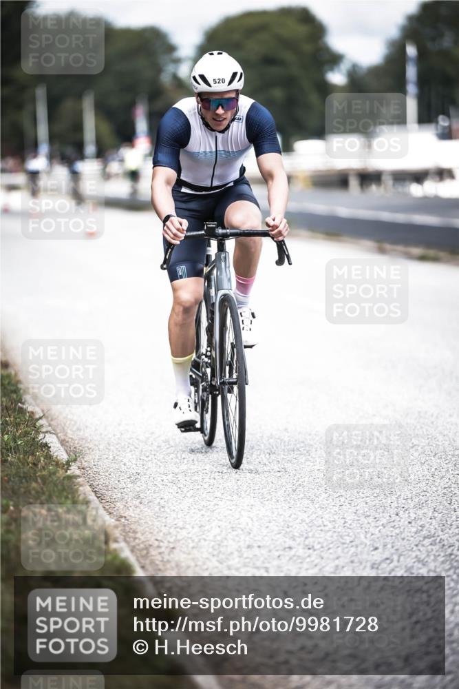 16.08.2026 - KN Förde Triathlon 2026 H.Heesch http://msf.ph/oto/9981728 16.08.2026 12:50:11 Radfahren 520, 541, 598 meine-sportfotos.de