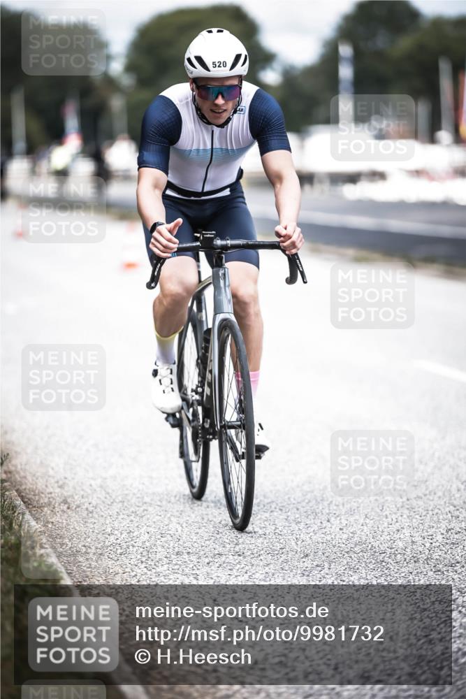 16.08.2026 - KN Förde Triathlon 2026 H.Heesch http://msf.ph/oto/9981732 16.08.2026 12:50:12 Radfahren 520, 541, 598 meine-sportfotos.de