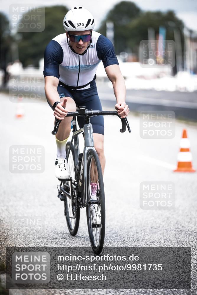 16.08.2026 - KN Förde Triathlon 2026 H.Heesch http://msf.ph/oto/9981735 16.08.2026 12:50:12 Radfahren 520, 541, 598 meine-sportfotos.de