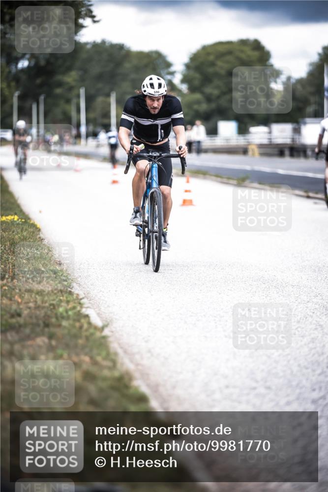 16.08.2026 - KN Förde Triathlon 2026 H.Heesch http://msf.ph/oto/9981770 16.08.2026 12:50:38 Radfahren 511, 530, 590 meine-sportfotos.de