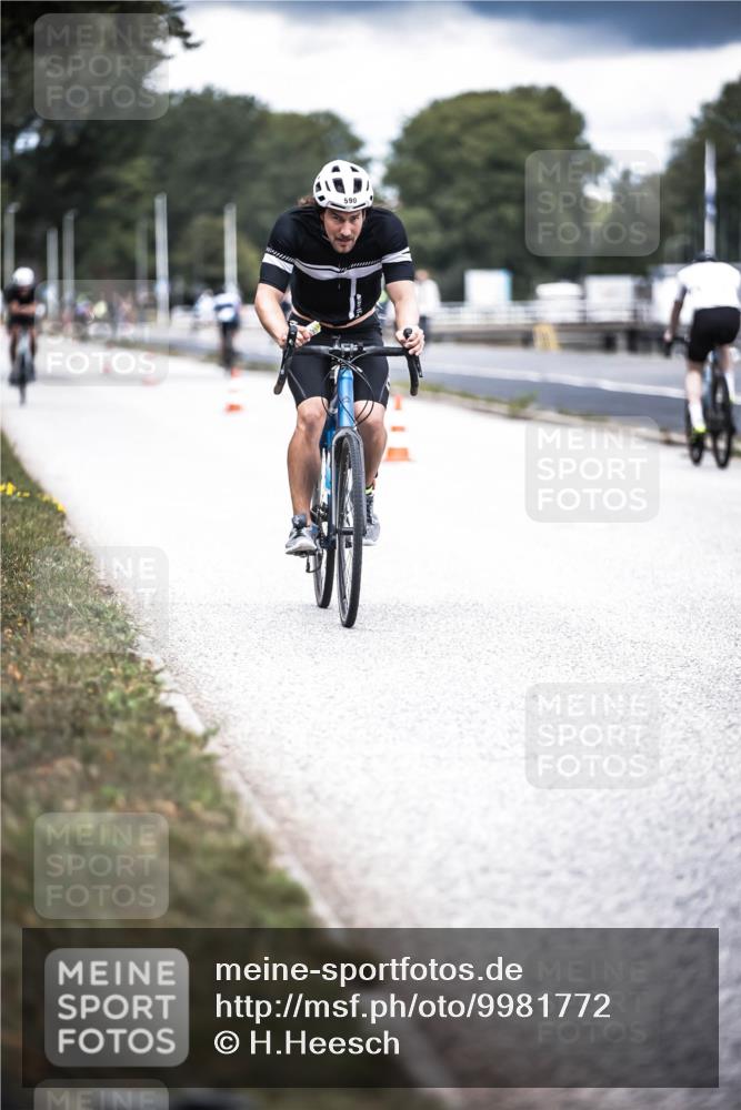 16.08.2026 - KN Förde Triathlon 2026 H.Heesch http://msf.ph/oto/9981772 16.08.2026 12:50:38 Radfahren 511, 530, 590 meine-sportfotos.de