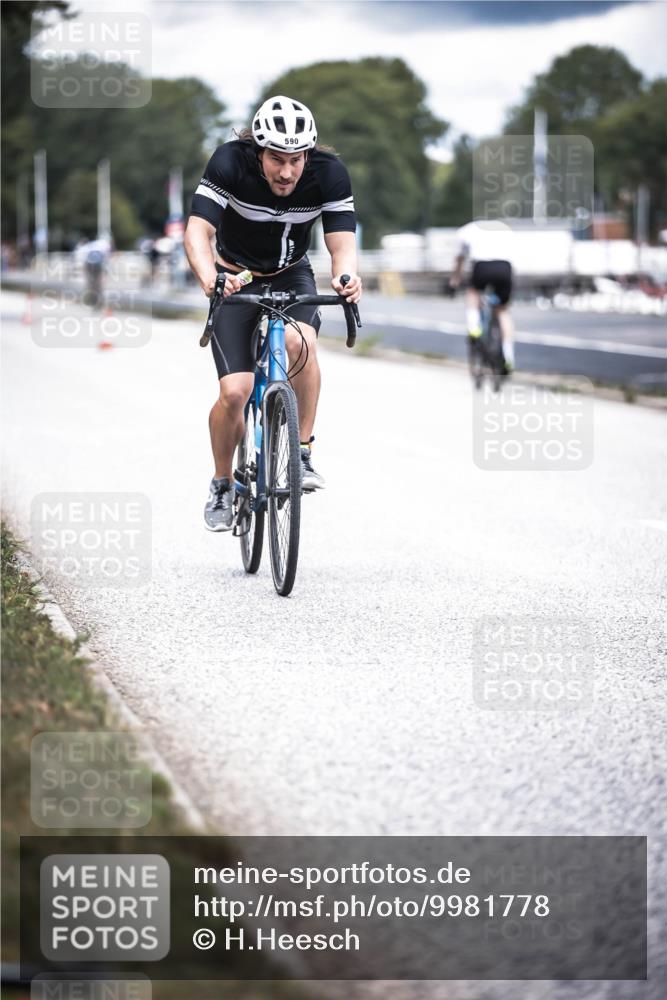 16.08.2026 - KN Förde Triathlon 2026 H.Heesch http://msf.ph/oto/9981778 16.08.2026 12:50:38 Radfahren 511, 530, 590 meine-sportfotos.de