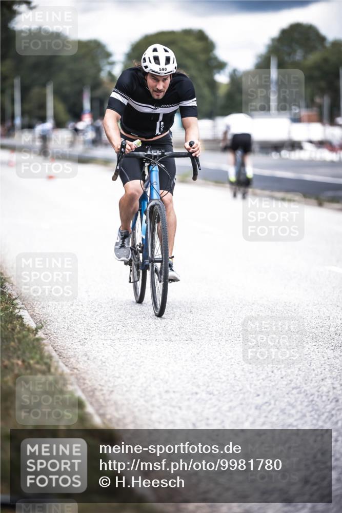 16.08.2026 - KN Förde Triathlon 2026 H.Heesch http://msf.ph/oto/9981780 16.08.2026 12:50:39 Radfahren 530, 590 meine-sportfotos.de