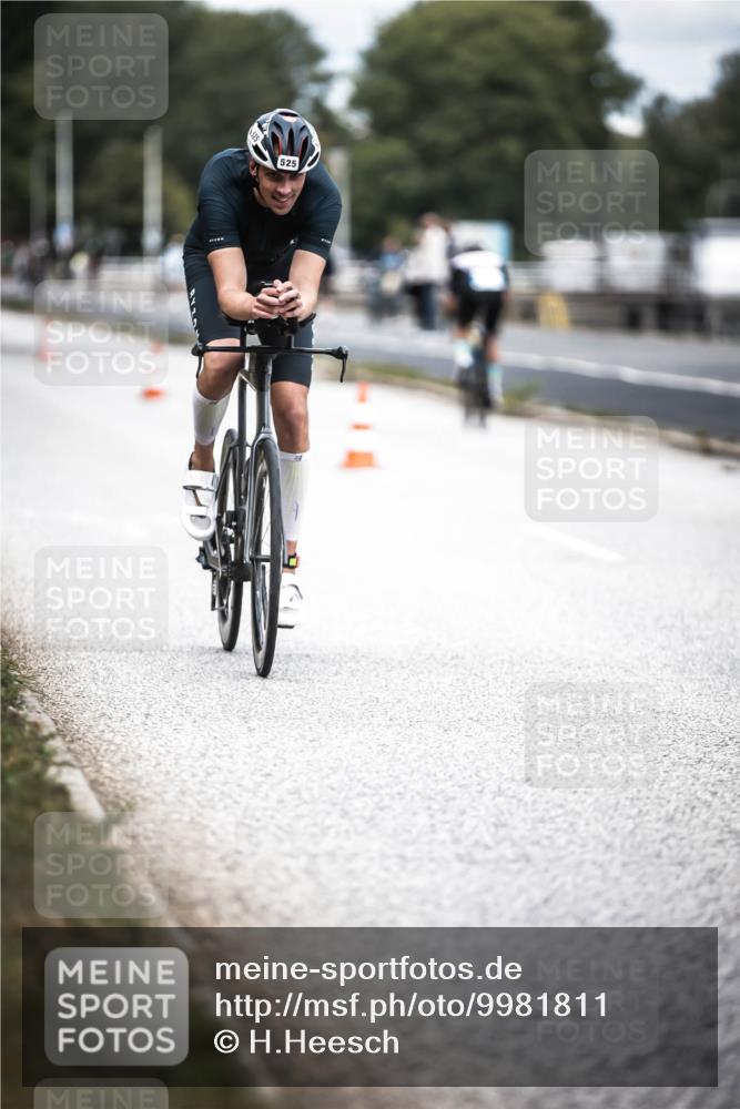 16.08.2026 - KN Förde Triathlon 2026 H.Heesch http://msf.ph/oto/9981811 16.08.2026 12:51:01 Radfahren 525, 556, 575, 588 meine-sportfotos.de