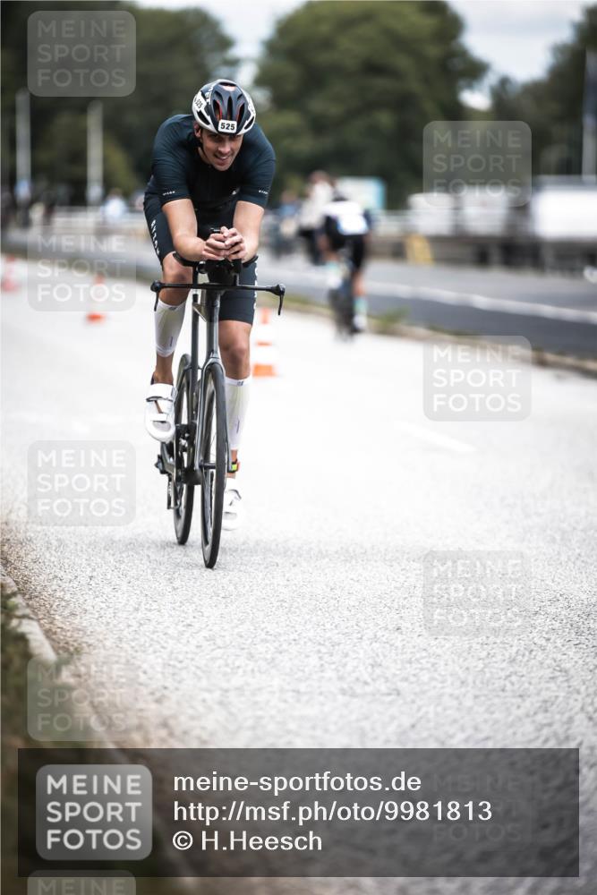 16.08.2026 - KN Förde Triathlon 2026 H.Heesch http://msf.ph/oto/9981813 16.08.2026 12:51:01 Radfahren 525, 556, 575, 588 meine-sportfotos.de