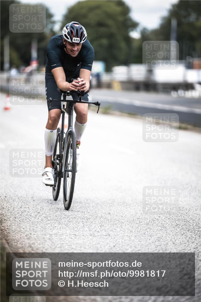 16.08.2026 - KN Förde Triathlon 2026 H.Heesch http://msf.ph/oto/9981817 16.08.2026 12:51:01 Radfahren 525, 556, 575, 588 meine-sportfotos.de