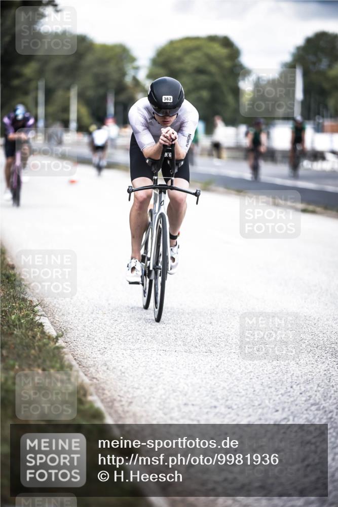 16.08.2026 - KN Förde Triathlon 2026 H.Heesch http://msf.ph/oto/9981936 16.08.2026 12:51:53 Radfahren 362, 510, 552, 557, 703 meine-sportfotos.de