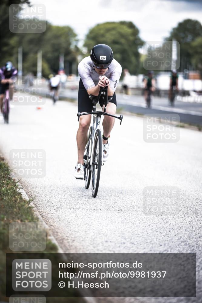 16.08.2026 - KN Förde Triathlon 2026 H.Heesch http://msf.ph/oto/9981937 16.08.2026 12:51:53 Radfahren 362, 510, 552, 557, 703 meine-sportfotos.de