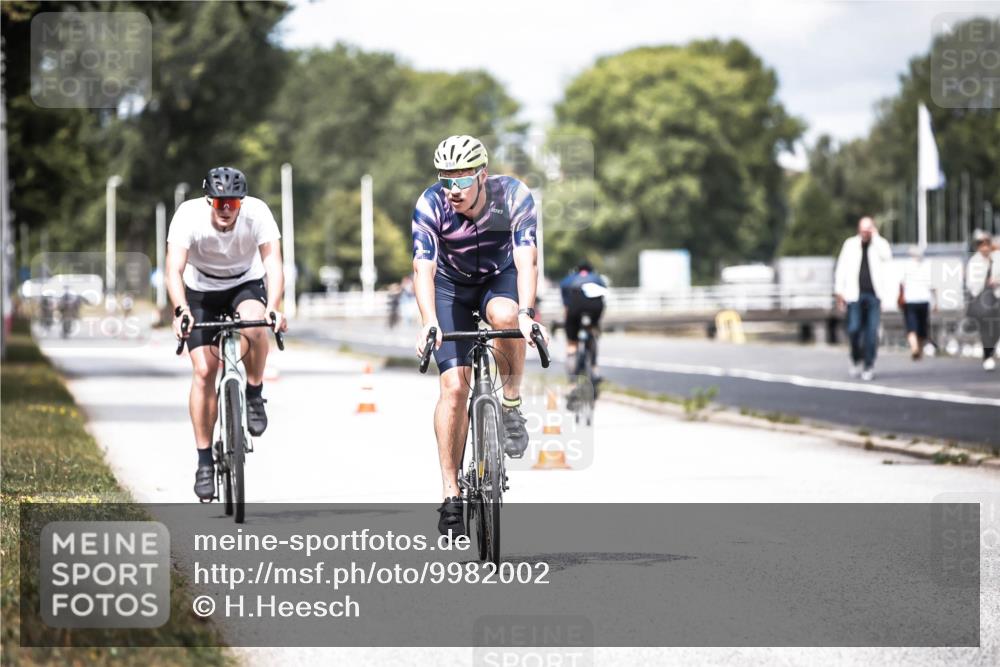 16.08.2026 - KN Förde Triathlon 2026 H.Heesch http://msf.ph/oto/9982002 16.08.2026 12:52:37 Radfahren 532, 533, 558 meine-sportfotos.de