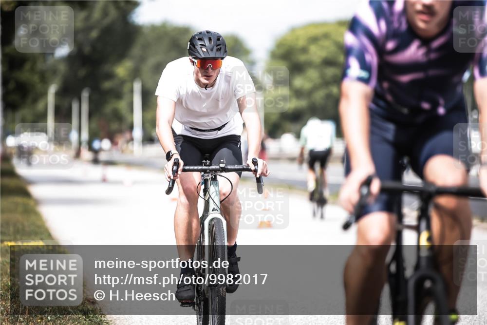 16.08.2026 - KN Förde Triathlon 2026 H.Heesch http://msf.ph/oto/9982017 16.08.2026 12:52:38 Radfahren 532, 533, 558 meine-sportfotos.de