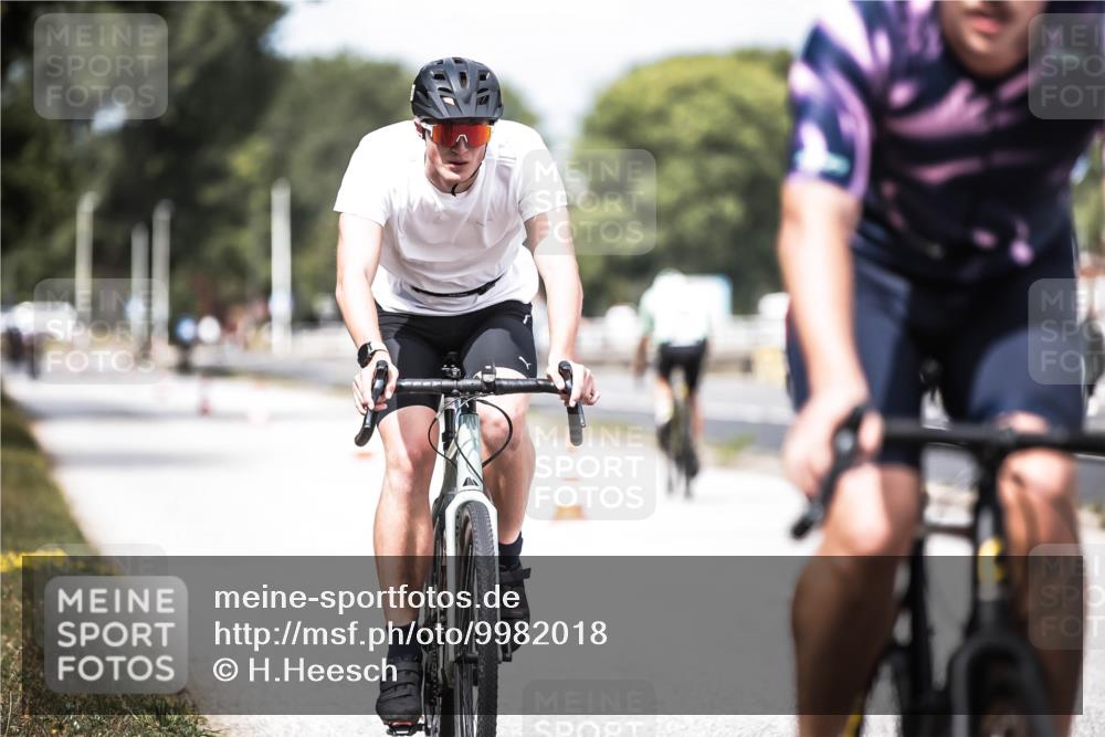 16.08.2026 - KN Förde Triathlon 2026 H.Heesch http://msf.ph/oto/9982018 16.08.2026 12:52:38 Radfahren 532, 533, 558 meine-sportfotos.de