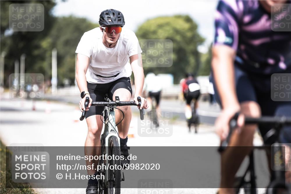 16.08.2026 - KN Förde Triathlon 2026 H.Heesch http://msf.ph/oto/9982020 16.08.2026 12:52:38 Radfahren 532, 533, 558 meine-sportfotos.de