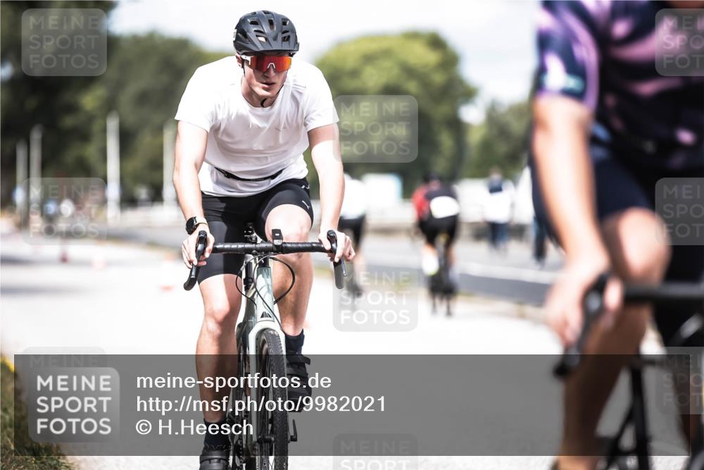 16.08.2026 - KN Förde Triathlon 2026 H.Heesch http://msf.ph/oto/9982021 16.08.2026 12:52:38 Radfahren 532, 533, 558 meine-sportfotos.de