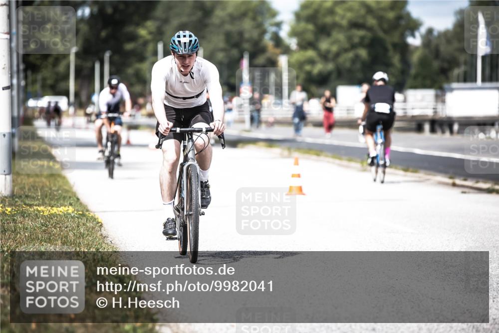 16.08.2026 - KN Förde Triathlon 2026 H.Heesch http://msf.ph/oto/9982041 16.08.2026 12:52:56 Radfahren 538, 548, 562, 580, 705 meine-sportfotos.de