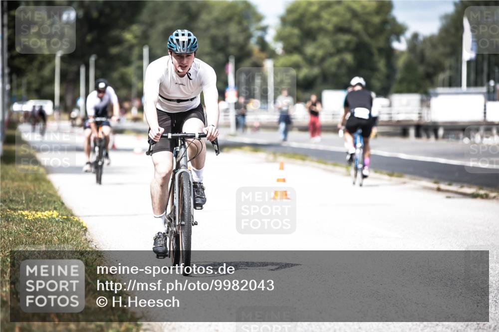 16.08.2026 - KN Förde Triathlon 2026 H.Heesch http://msf.ph/oto/9982043 16.08.2026 12:52:56 Radfahren 538, 548, 562, 580, 705 meine-sportfotos.de