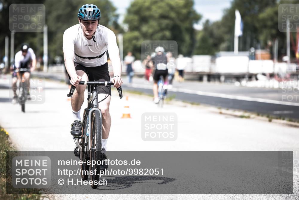 16.08.2026 - KN Förde Triathlon 2026 H.Heesch http://msf.ph/oto/9982051 16.08.2026 12:52:57 Radfahren 538, 548, 562, 580, 705 meine-sportfotos.de