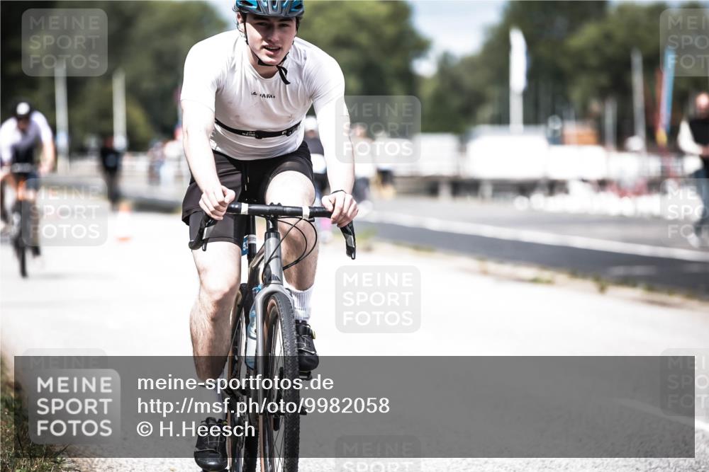 16.08.2026 - KN Förde Triathlon 2026 H.Heesch http://msf.ph/oto/9982058 16.08.2026 12:52:57 Radfahren 538, 548, 562, 580, 705 meine-sportfotos.de