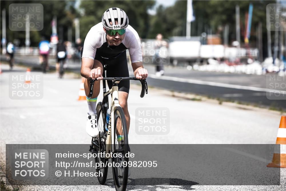 16.08.2026 - KN Förde Triathlon 2026 H.Heesch http://msf.ph/oto/9982095 16.08.2026 12:53:06 Radfahren 502, 535, 559, 587, 701, 733 meine-sportfotos.de