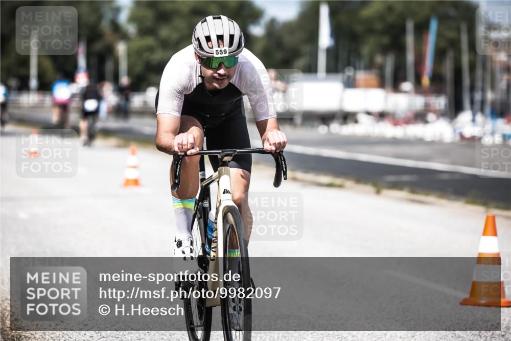 16.08.2026 - KN Förde Triathlon 2026 H.Heesch http://msf.ph/oto/9982097 16.08.2026 12:53:07 Radfahren 535, 559, 587, 701, 733 meine-sportfotos.de