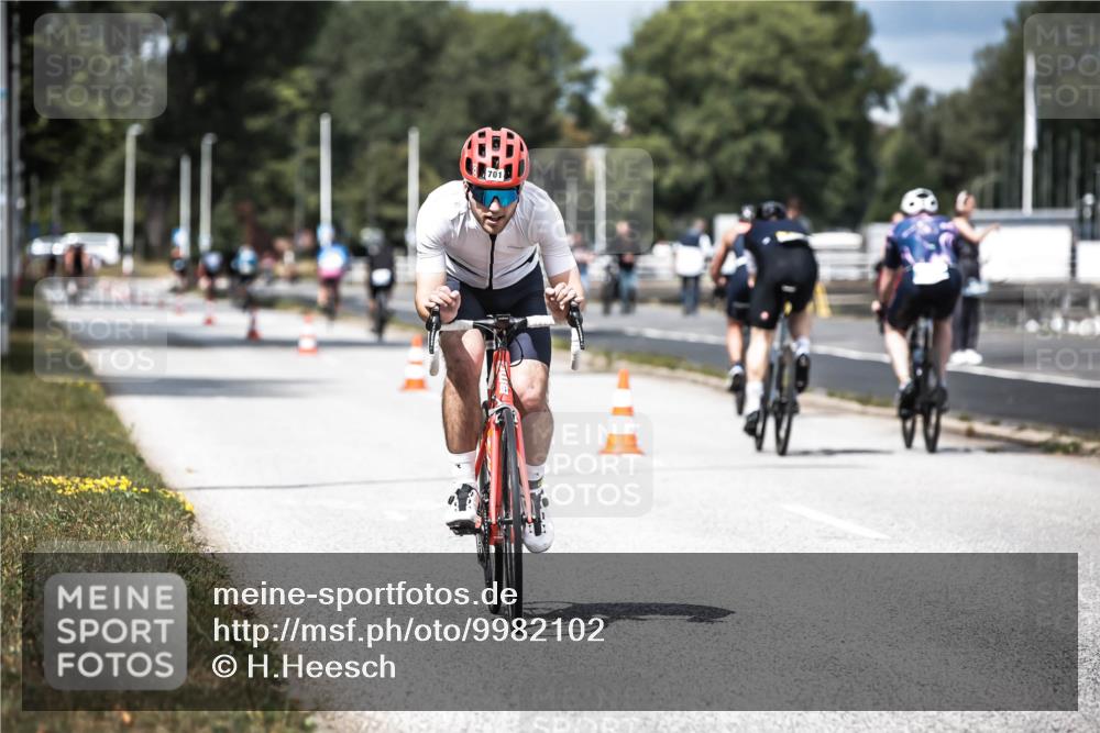 16.08.2026 - KN Förde Triathlon 2026 H.Heesch http://msf.ph/oto/9982102 16.08.2026 12:53:10 Radfahren 561, 701 meine-sportfotos.de