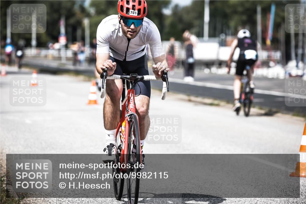16.08.2026 - KN Förde Triathlon 2026 H.Heesch http://msf.ph/oto/9982115 16.08.2026 12:53:11 Radfahren 561, 701 meine-sportfotos.de
