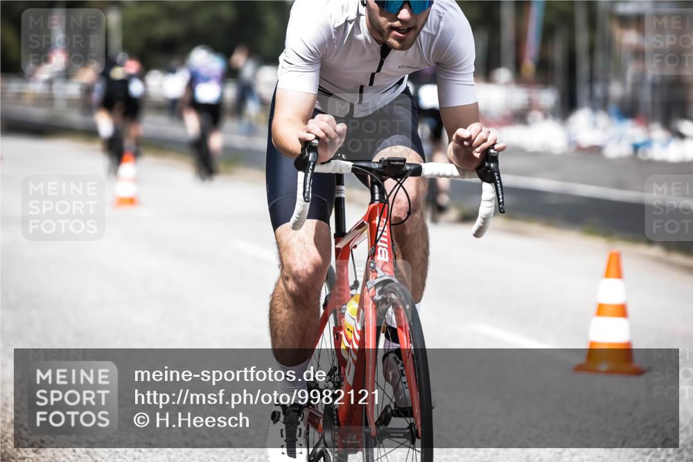 16.08.2026 - KN Förde Triathlon 2026 H.Heesch http://msf.ph/oto/9982121 16.08.2026 12:53:11 Radfahren 561, 701 meine-sportfotos.de