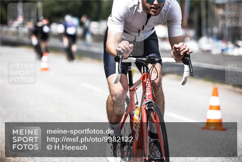16.08.2026 - KN Förde Triathlon 2026 H.Heesch http://msf.ph/oto/9982122 16.08.2026 12:53:11 Radfahren 561, 701 meine-sportfotos.de