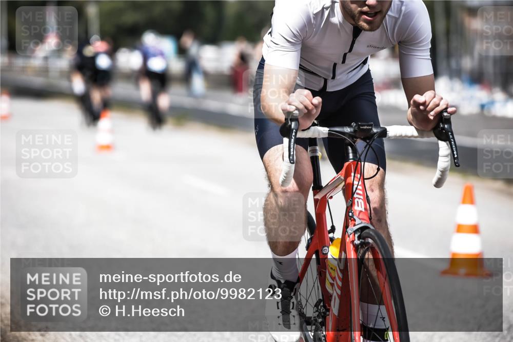 16.08.2026 - KN Förde Triathlon 2026 H.Heesch http://msf.ph/oto/9982123 16.08.2026 12:53:11 Radfahren 561, 701 meine-sportfotos.de