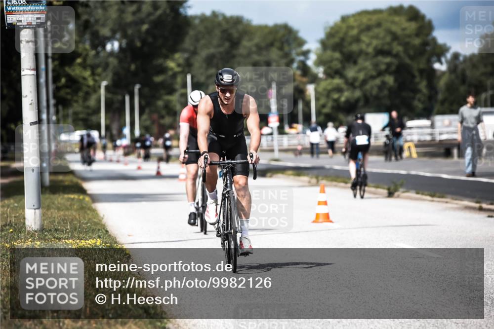16.08.2026 - KN Förde Triathlon 2026 H.Heesch http://msf.ph/oto/9982126 16.08.2026 12:53:23 Radfahren 517, 556, 569, 588, 719 meine-sportfotos.de