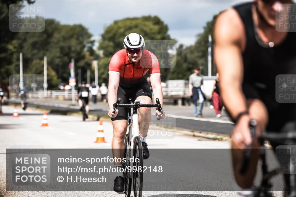16.08.2026 - KN Förde Triathlon 2026 H.Heesch http://msf.ph/oto/9982148 16.08.2026 12:53:25 Radfahren 517, 556, 569, 588, 719 meine-sportfotos.de
