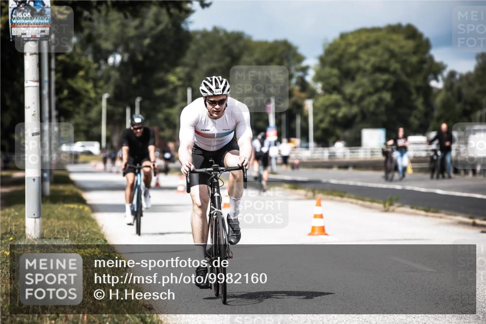 16.08.2026 - KN Förde Triathlon 2026 H.Heesch http://msf.ph/oto/9982160 16.08.2026 12:53:33 Radfahren 544, 575 meine-sportfotos.de